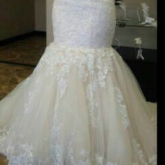 Wedding gown - Picture 3 of 6